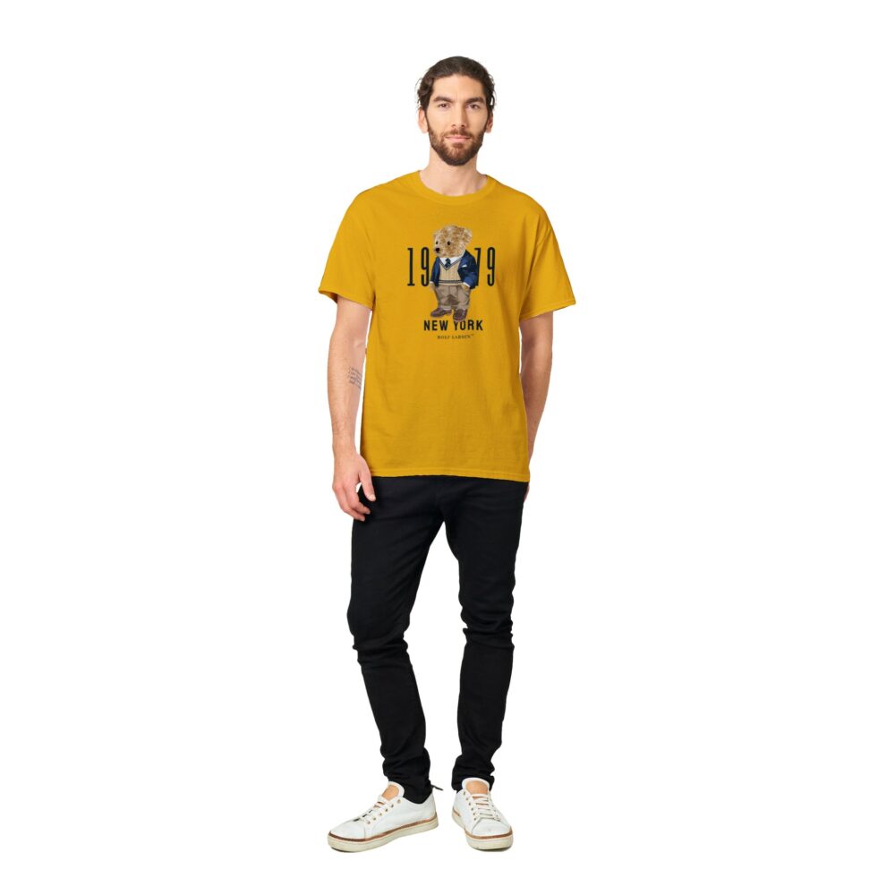 Bamse t-skjorte trykk - Bjørnen trykket på t-skjorte preppy Ralph Lauren stil. Rolf Larsen bjørnen er fetteren til Polo Bear. Gul t-skjorte