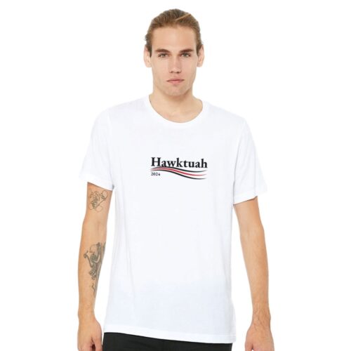 Hawk Tuah girl t-skjorte logo på brystet som balenciaga stil.